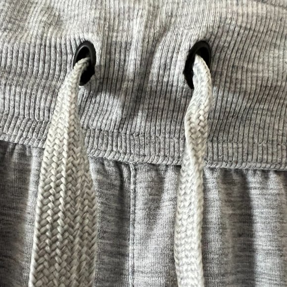 Under Armour Spring Light weight PJ bottoms, top is listed on it's own - Picture 2 of 3